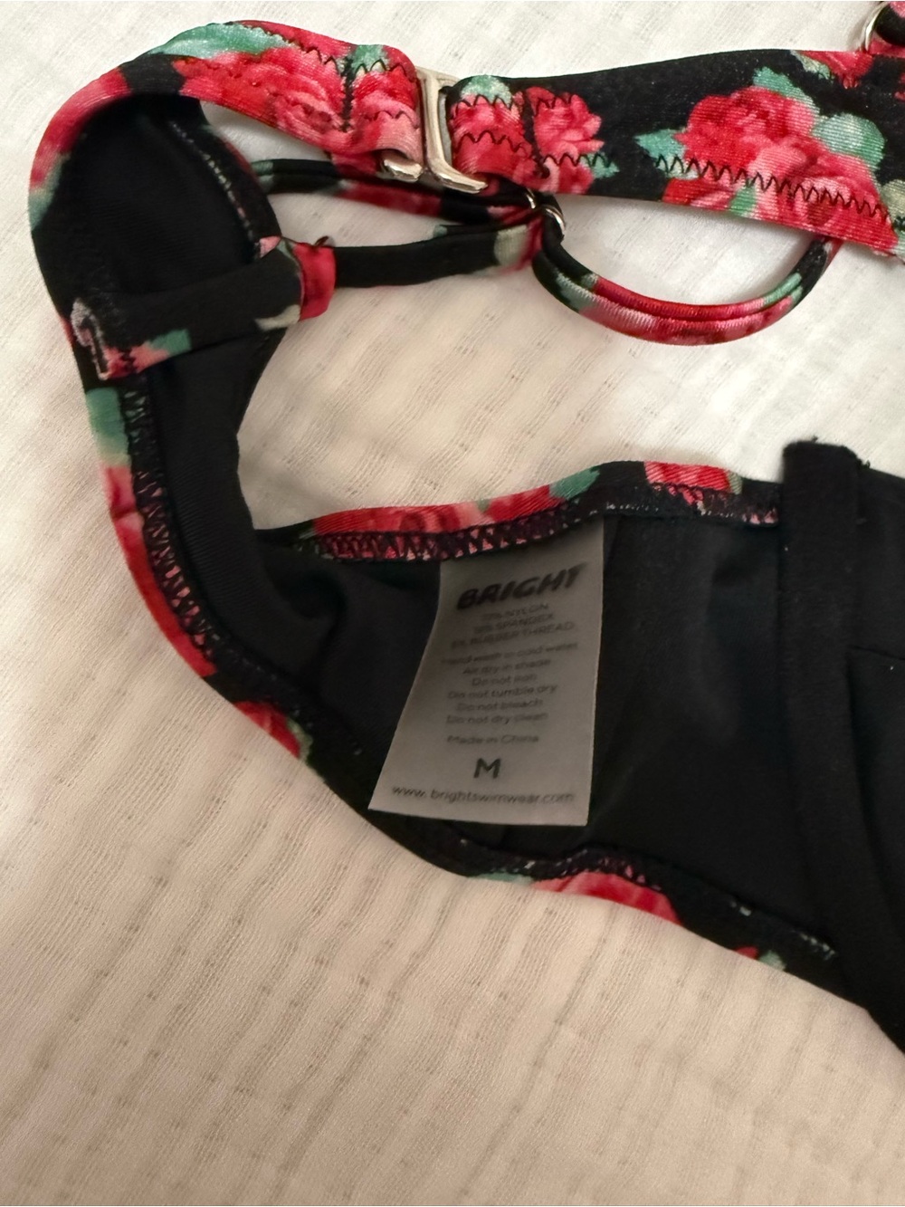 Rose Print Underwire Bikini Set - Black with Red Roses - Picture 4 of 4